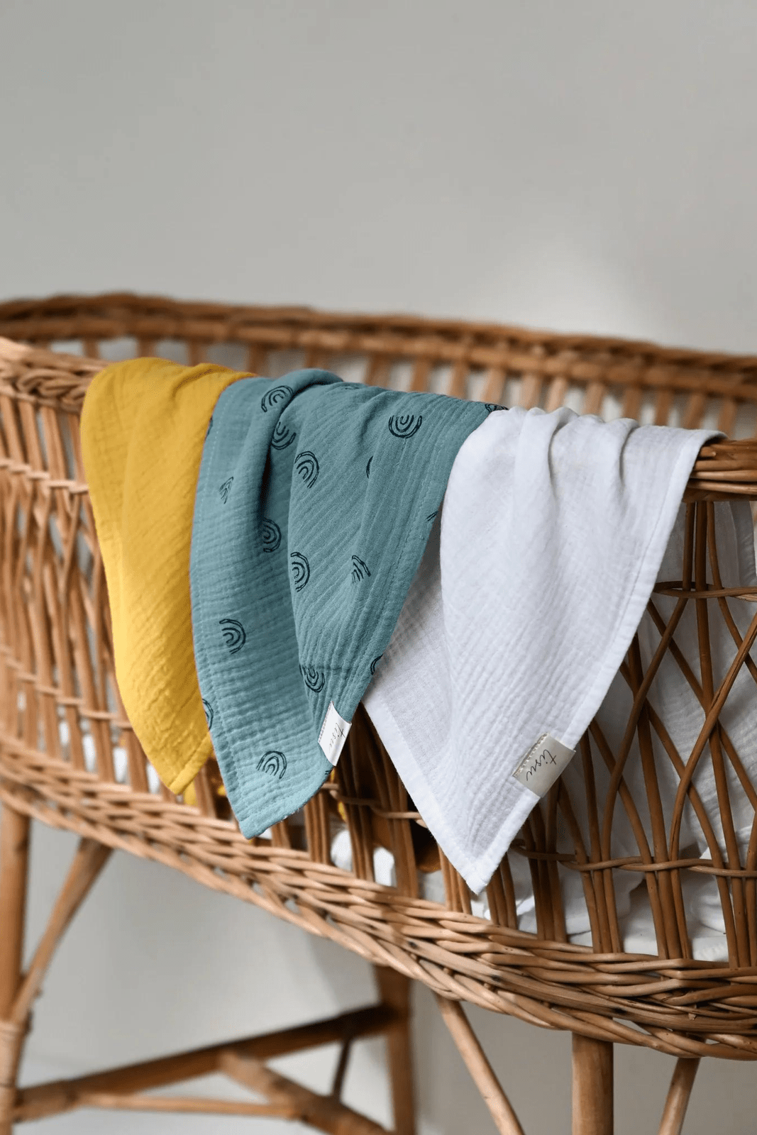 TISU muslin, Dusty Green Rainbow