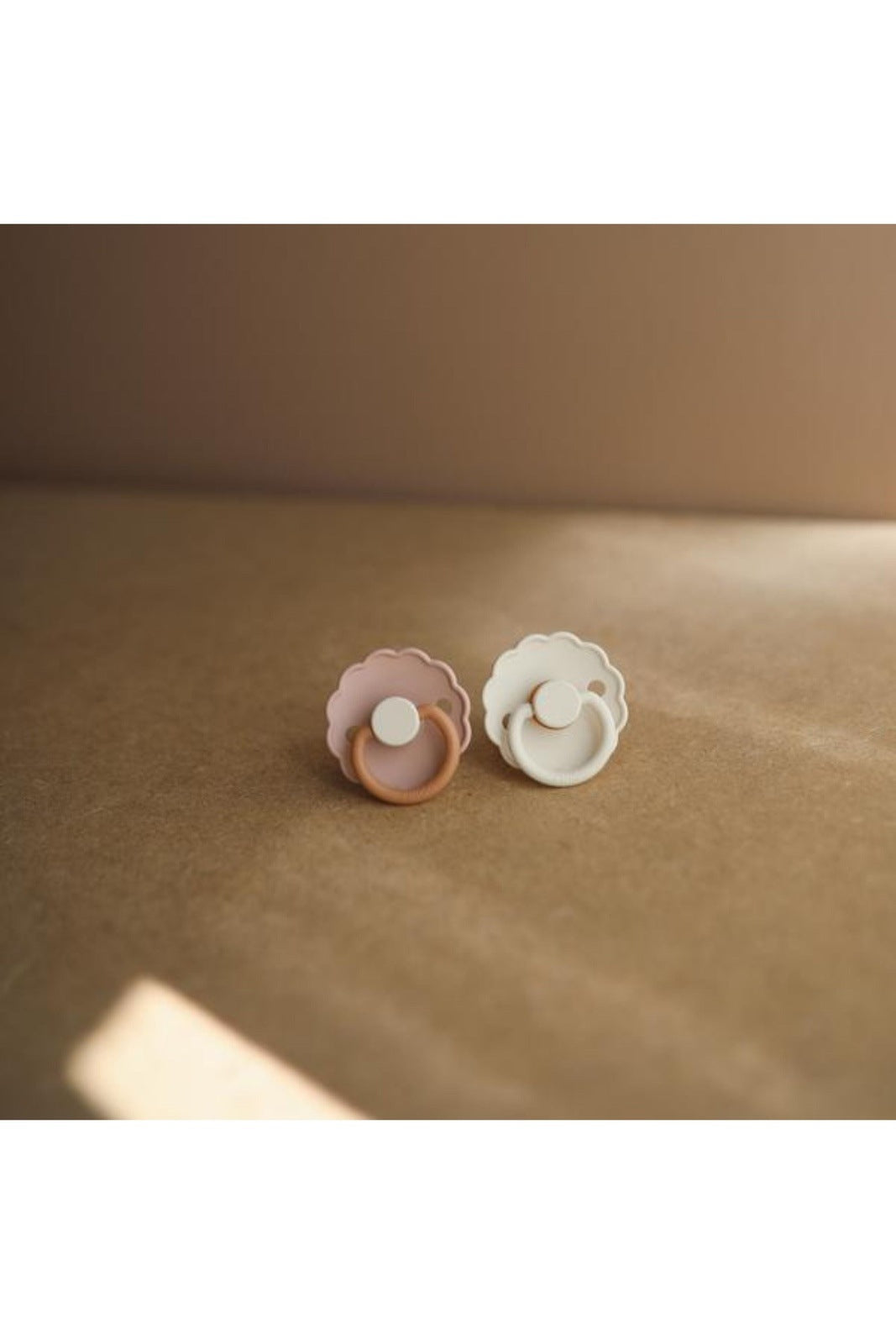 FRIGG Daisy pacifier, Biscuit