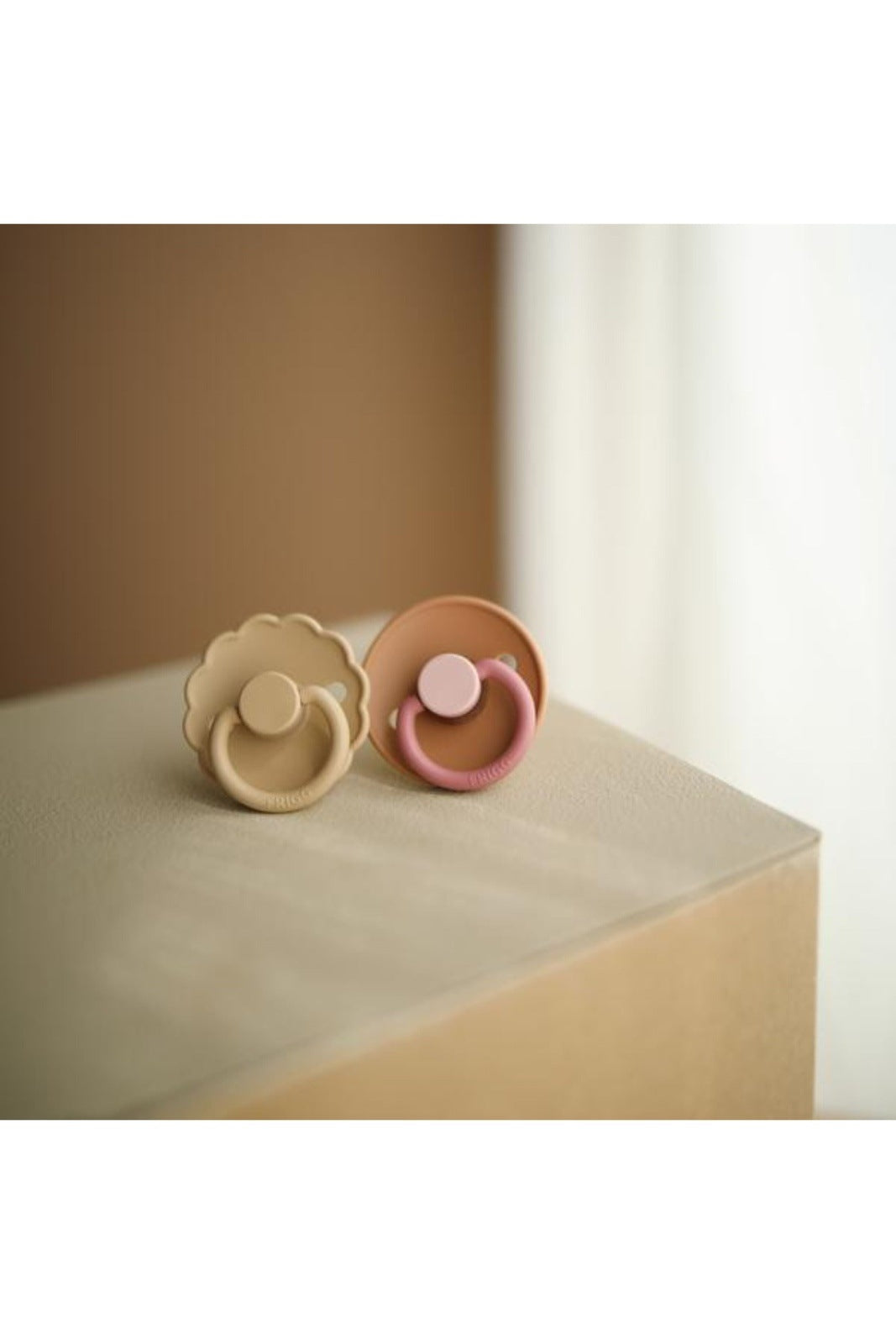 FRIGG Daisy pacifier, Croissant