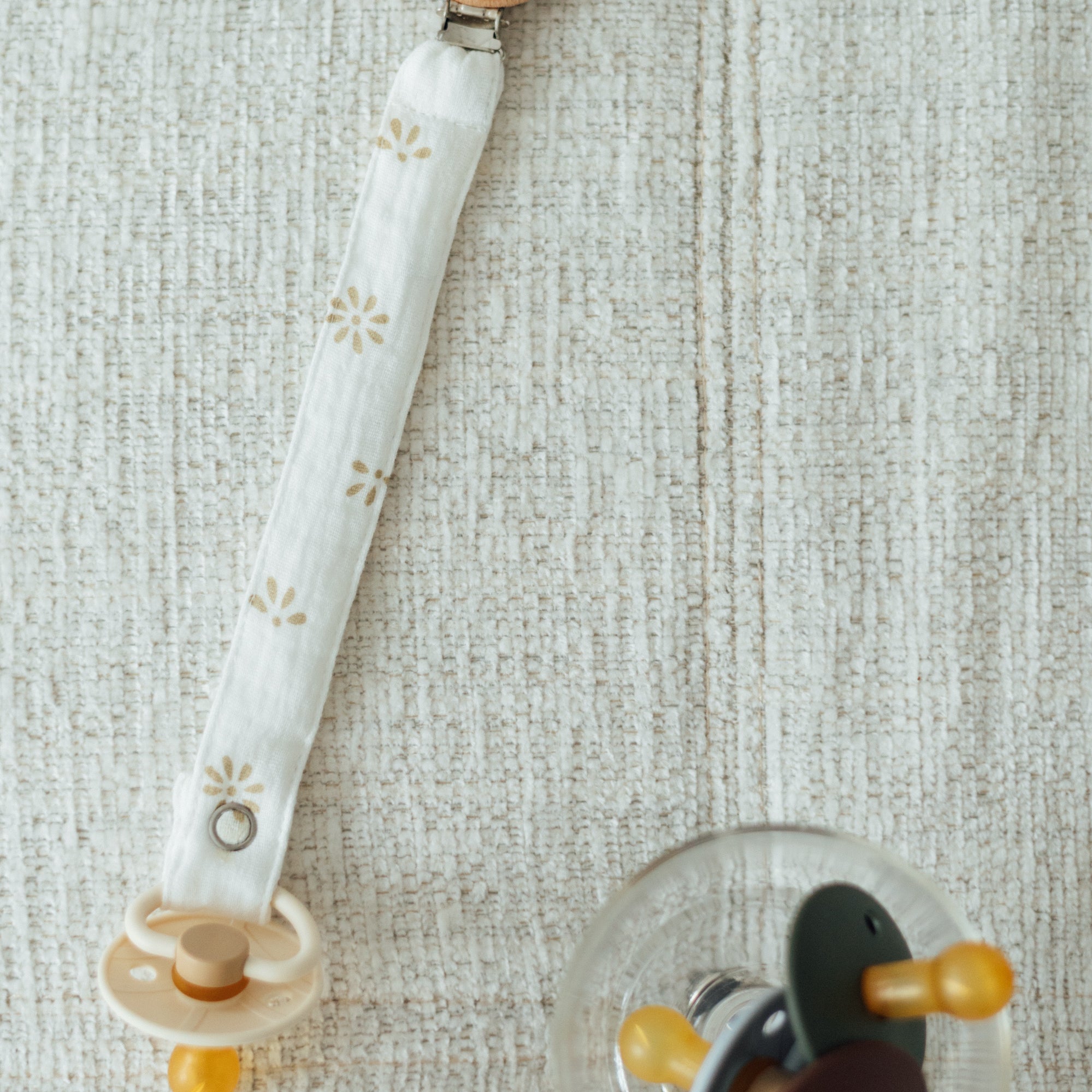 TISU pacifier clip, Daisy collection
