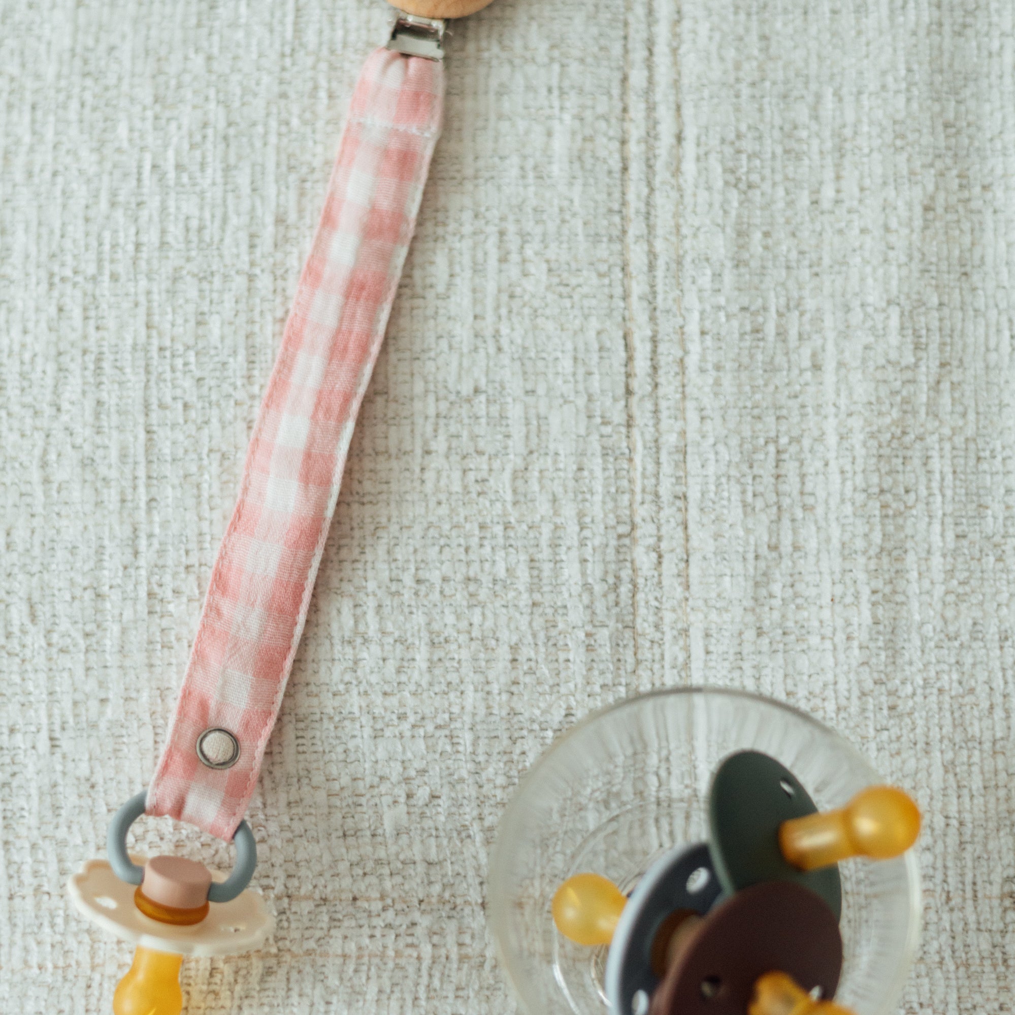 TISU pacifier clip, Gingham collection