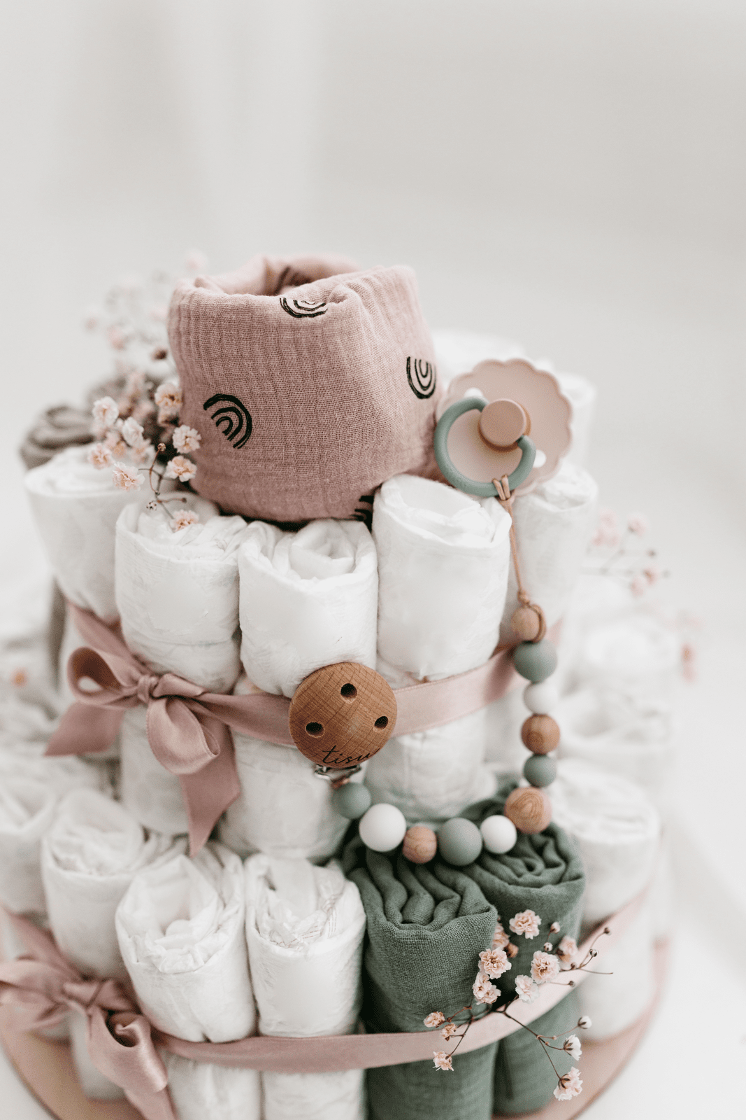 How to Make a Diaper Cake with Pampers | The DIY Mommy