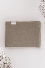 Lade das Bild in den Galerie-Viewer, TISU muslin set, Redwood + Taupe + Silver Grey
