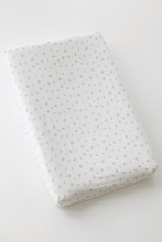 Lade das Bild in den Galerie-Viewer, TISU diaper changing pad cover, Cream Daisy - TISU Baby

